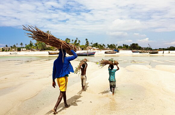 Mozambique father and children